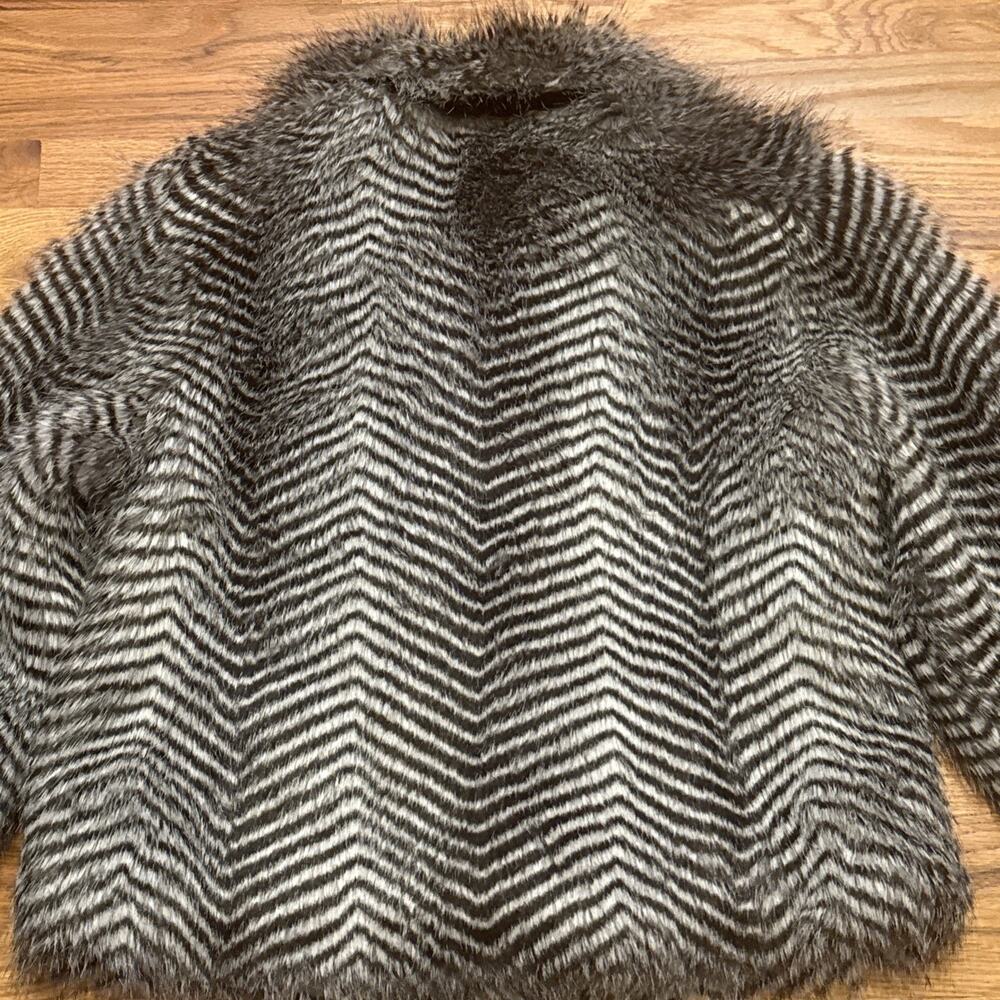 RACHEL ZOE Size Large Zebra Faux Fur Toggle Close Coat Jacket - Picture 9 of 11